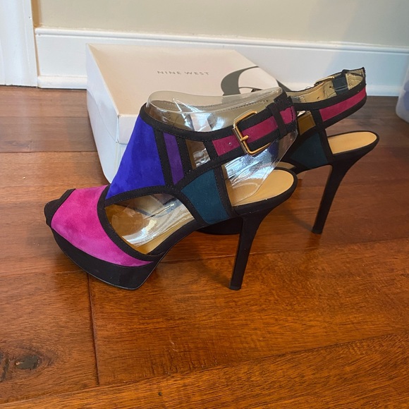 Nine West multi block color, suede, peep toe, size 8 1/2 pumps - Picture 3 of 7